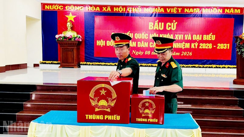 Cử tri đặc khu Thổ Châu nô nức đi bầu cử sớm