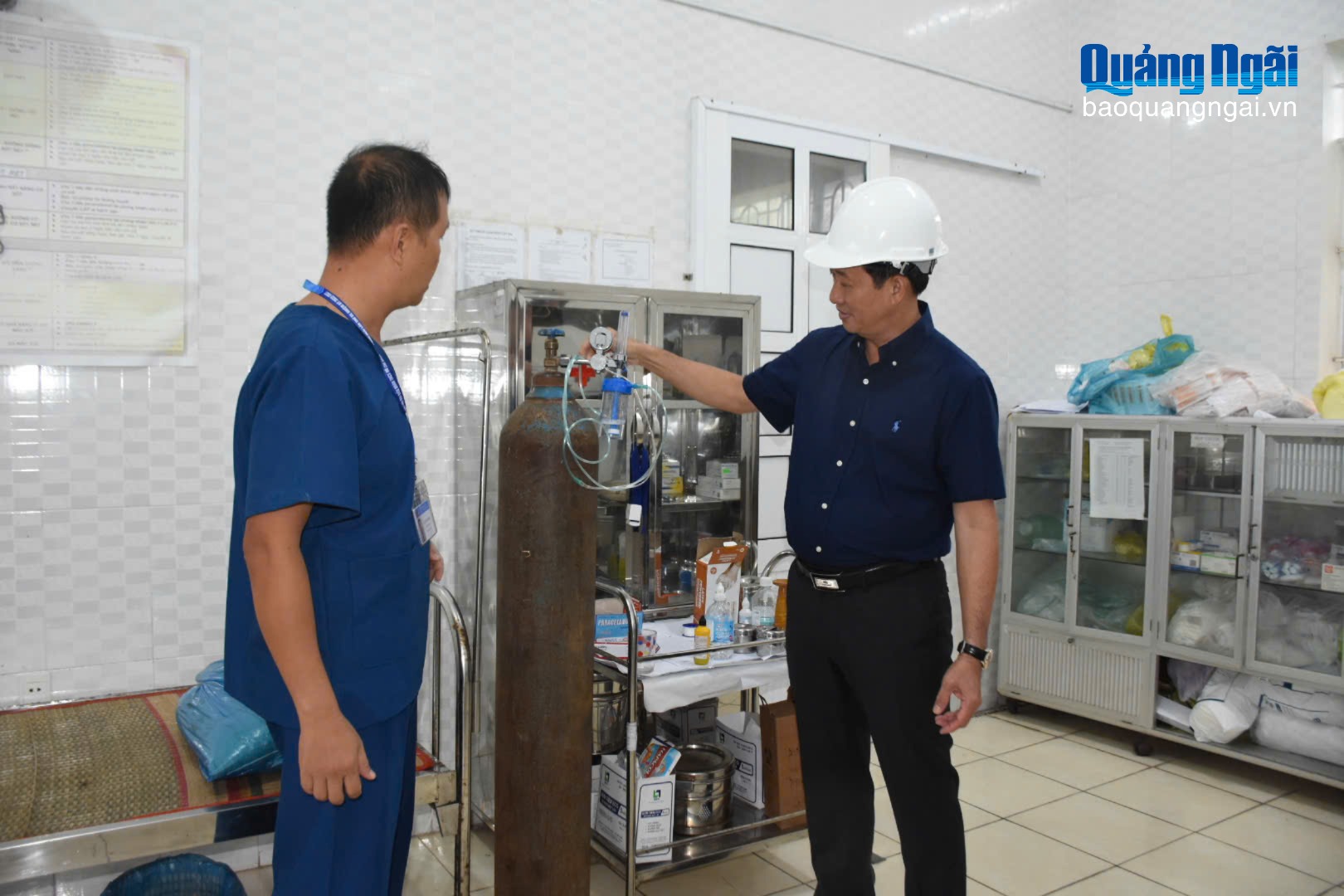 Vật tư y tế phục vụ công tác cấp cứu tại Trạm Y tế Phổ Thạnh, phường Sa Huỳnh. 