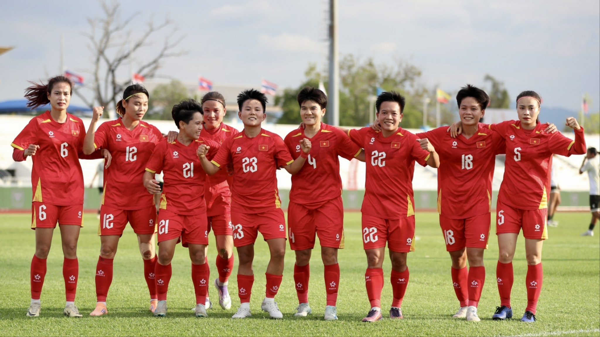 Huấn luyện viên Mai Đức Chung cảm ơn các học trò và ngưởi hâm mộ