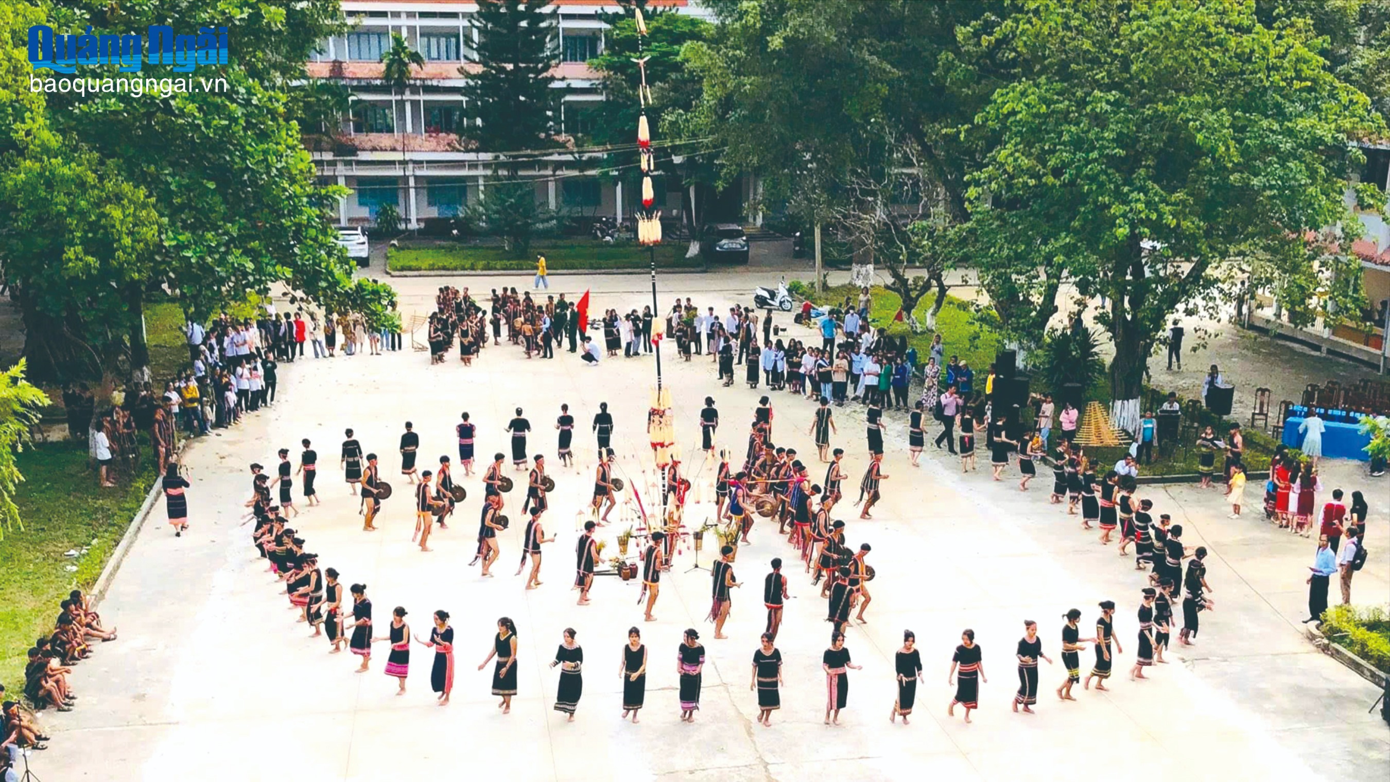 Phát huy bản sắc văn hóa dân tộc