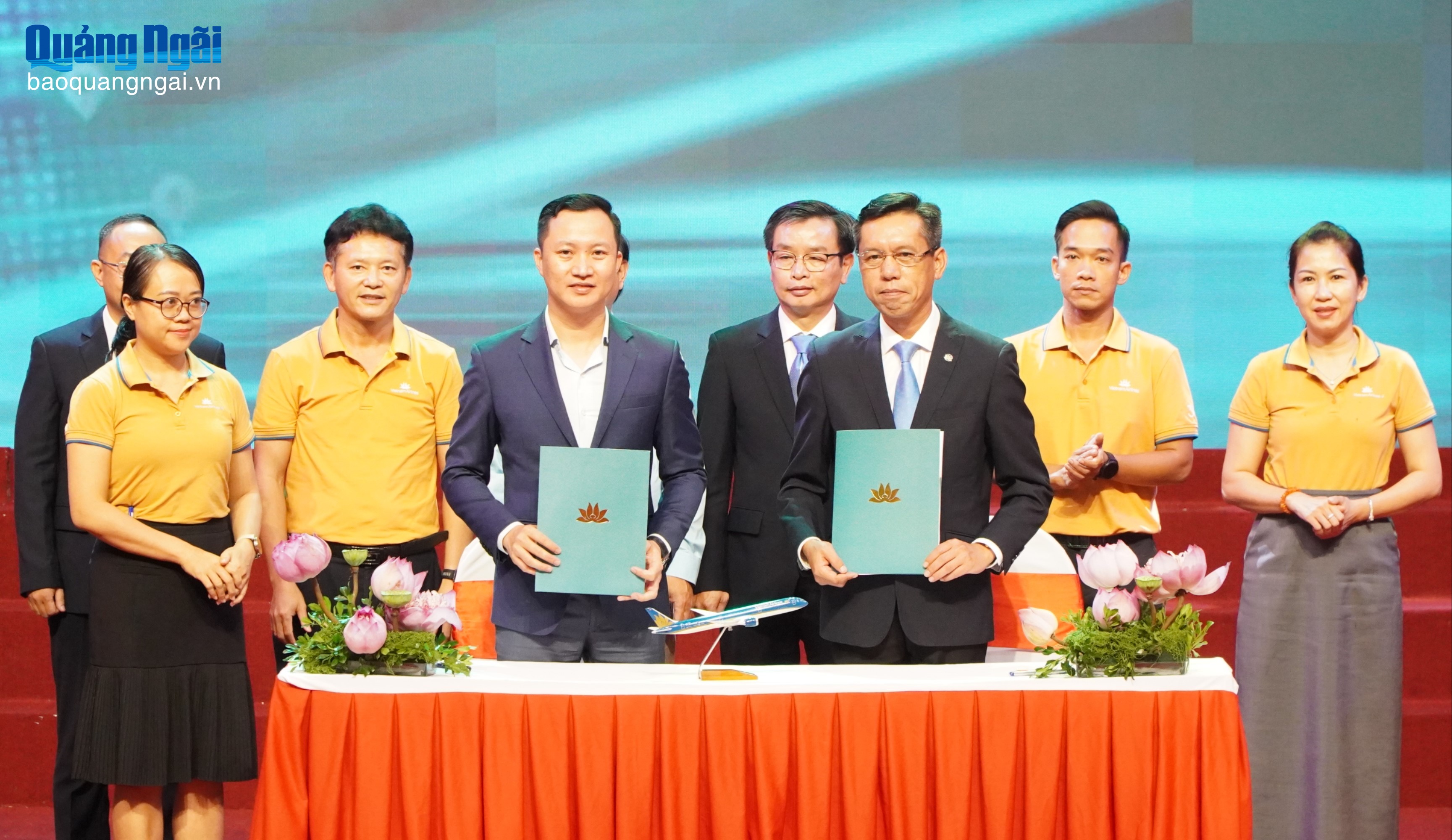 Vietnam Airlines ký kết biên bản ghi nhớ với Công ty Cổ phần Lọc hóa dầu Bình Sơn.