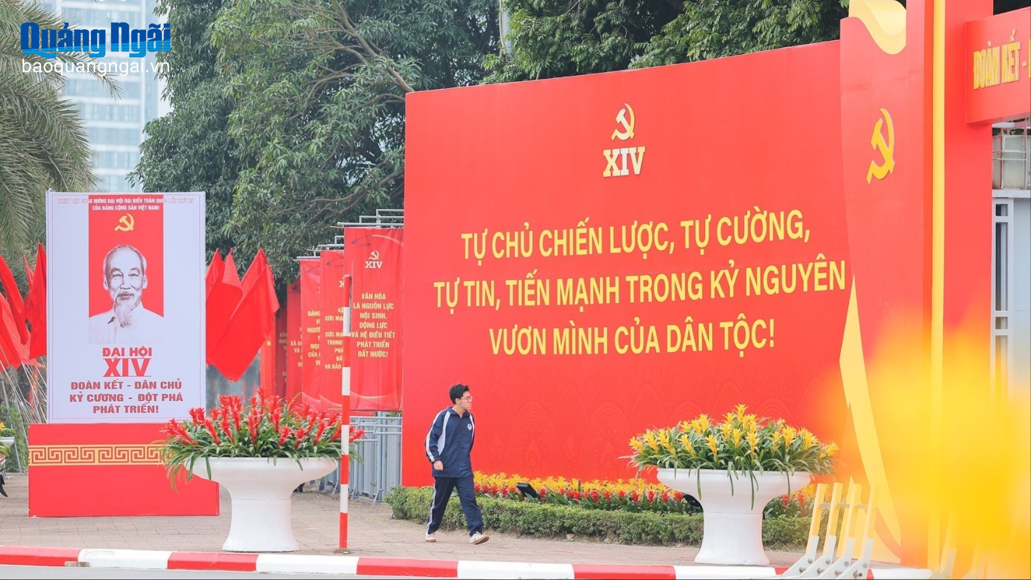 Hà Nội rực rỡ cờ hoa chào mừng Đại hội XIV của Đảng