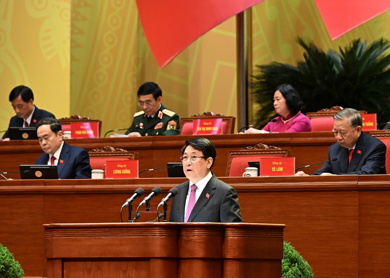 Ủy viên Bộ Chính trị, Chủ tịch nước Lương Cường đọc diễn văn, tuyên bố khai mạc Đại hội. Ảnh: daihoidangtoanquoc.vn