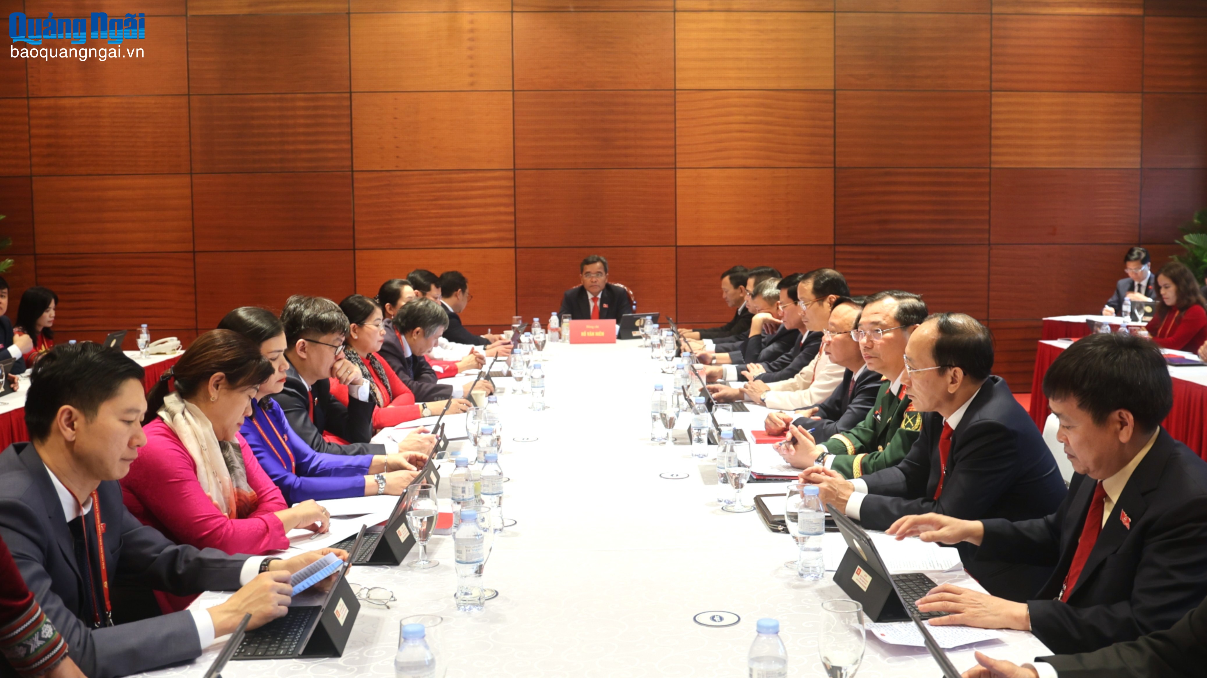 Đoàn đại biểu Đảng bộ tỉnh dự Đại hội XIV của Đảng thảo luận tại đoàn