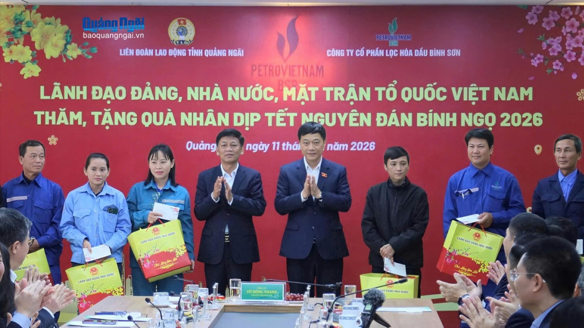 Phó Chủ tịch Quốc hội Vũ Hồng Thanh thăm, tặng quà tại Công ty CP Lọc hóa dầu Bình Sơn