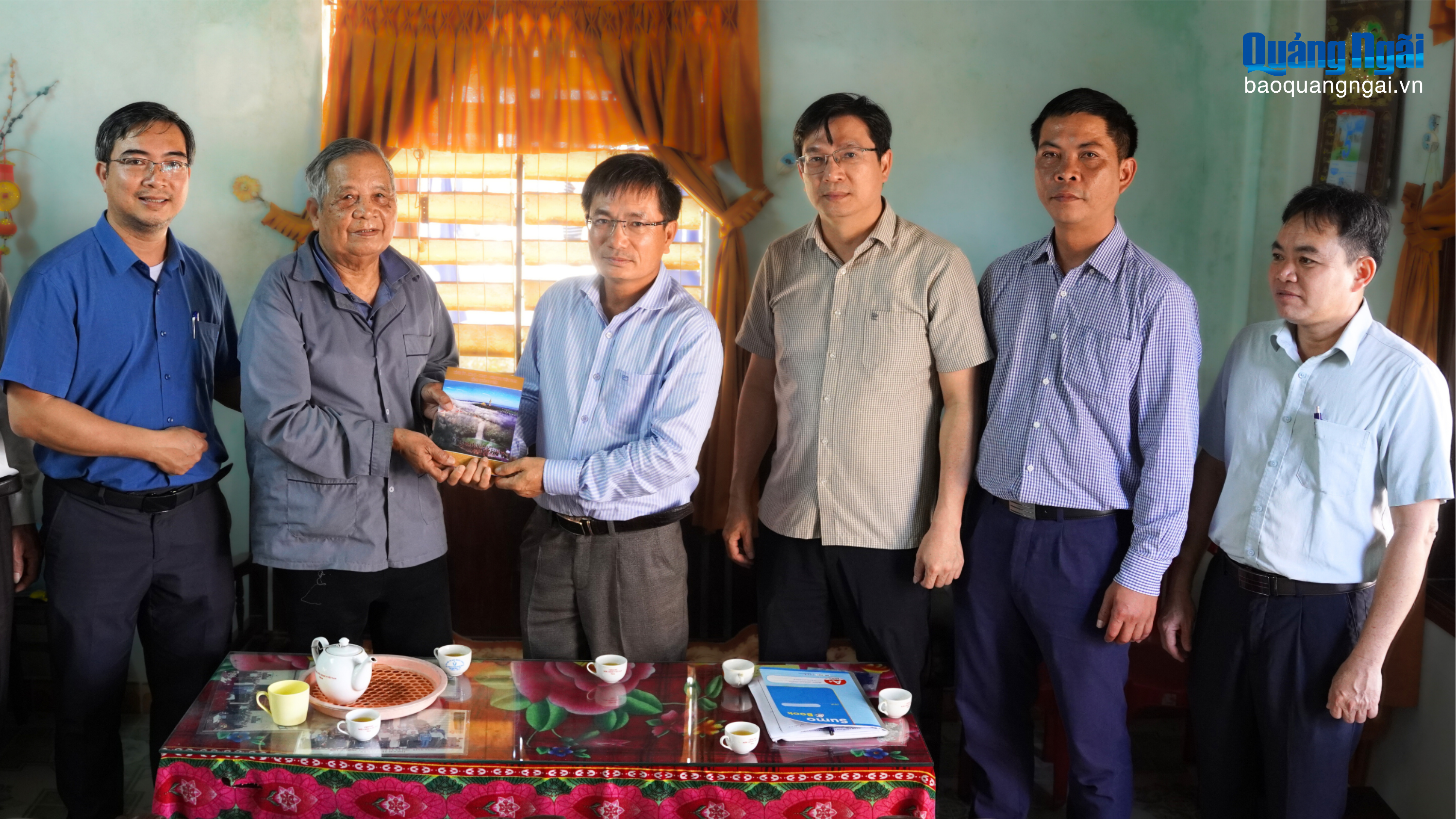 Phó Chủ tịch UBND tỉnh Nguyễn Ngọc Sâm chúc Tết gia đình người có công