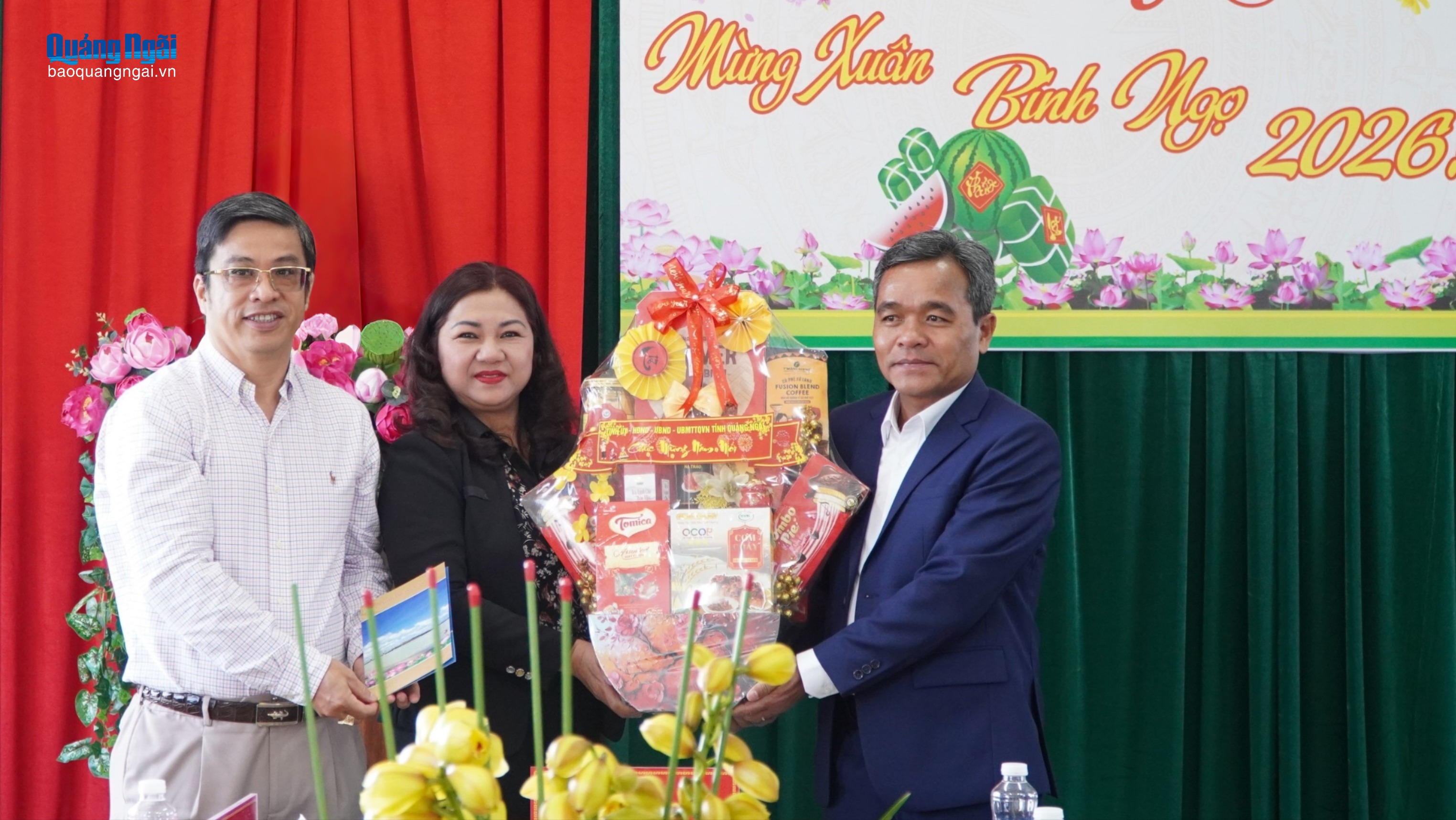 Bí thư Tỉnh ủy thăm, chúc Tết và giao nhiệm vụ năm mới cho các xã phía tây