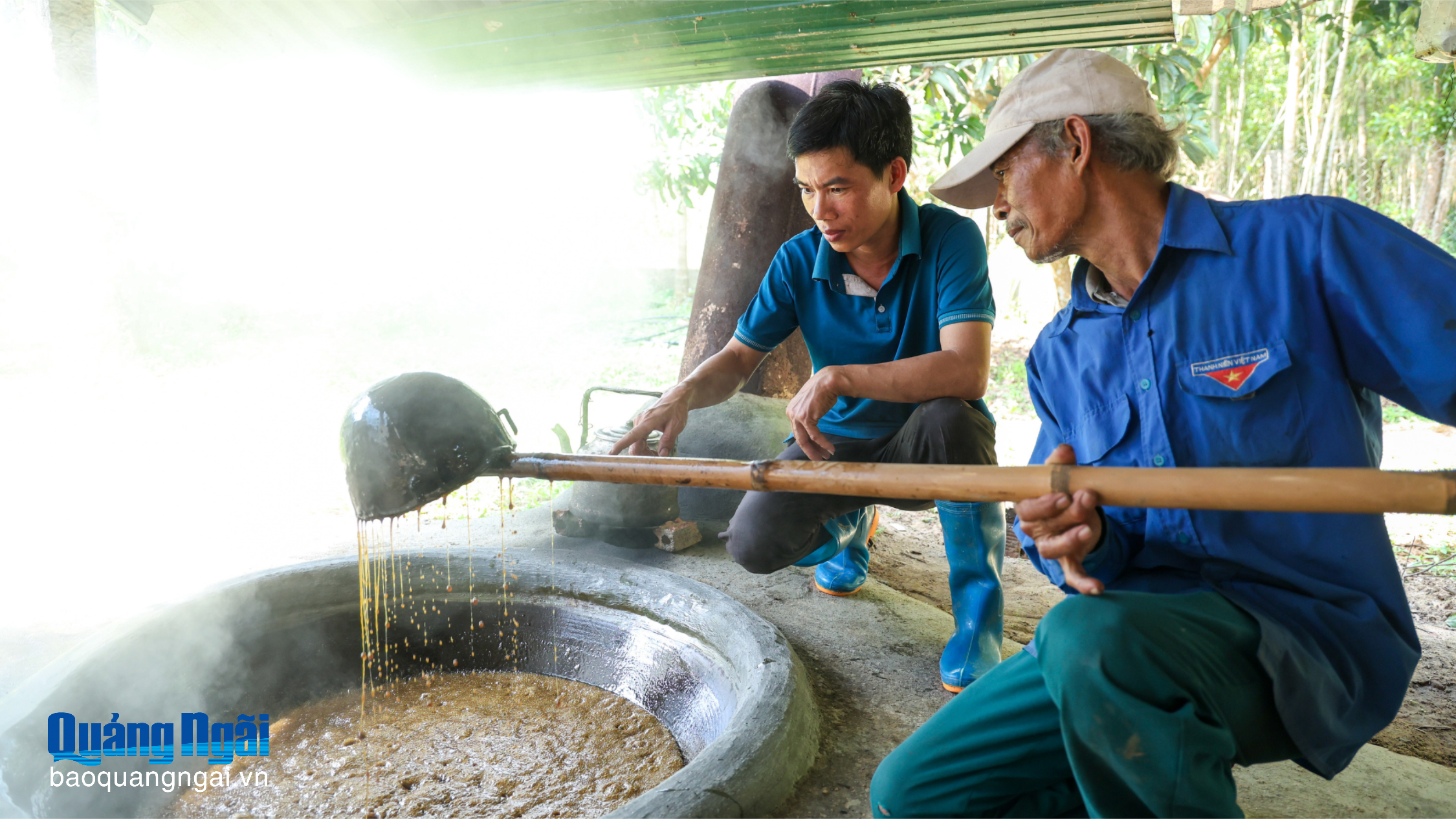 Giọt mật mía níu giữ hồn quê
