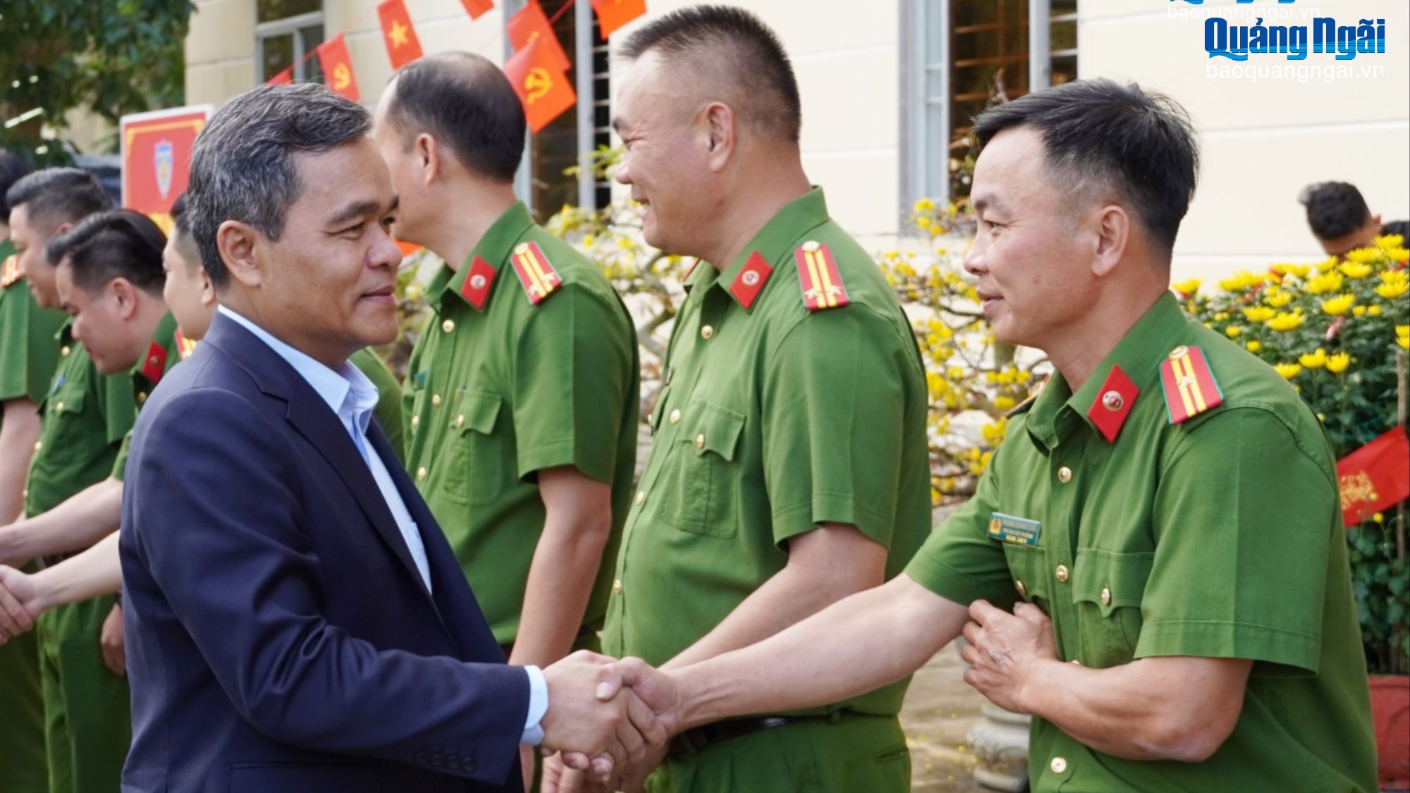 Bí thư Tỉnh ủy Hồ Văn Niên thăm, chúc Tết các đơn vị làm nhiệm vụ trong dịp Tết