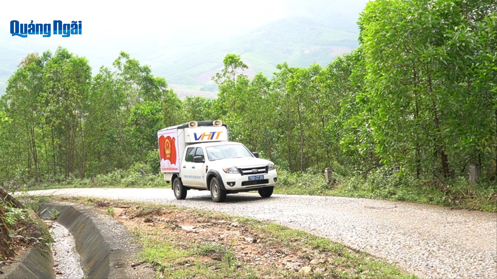 Đem lá phiếu đến những vùng khó