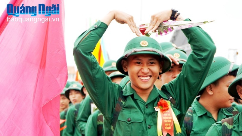 Lễ giao nhận quân diễn ra an toàn, trang trọng, đạt 100% chỉ tiêu