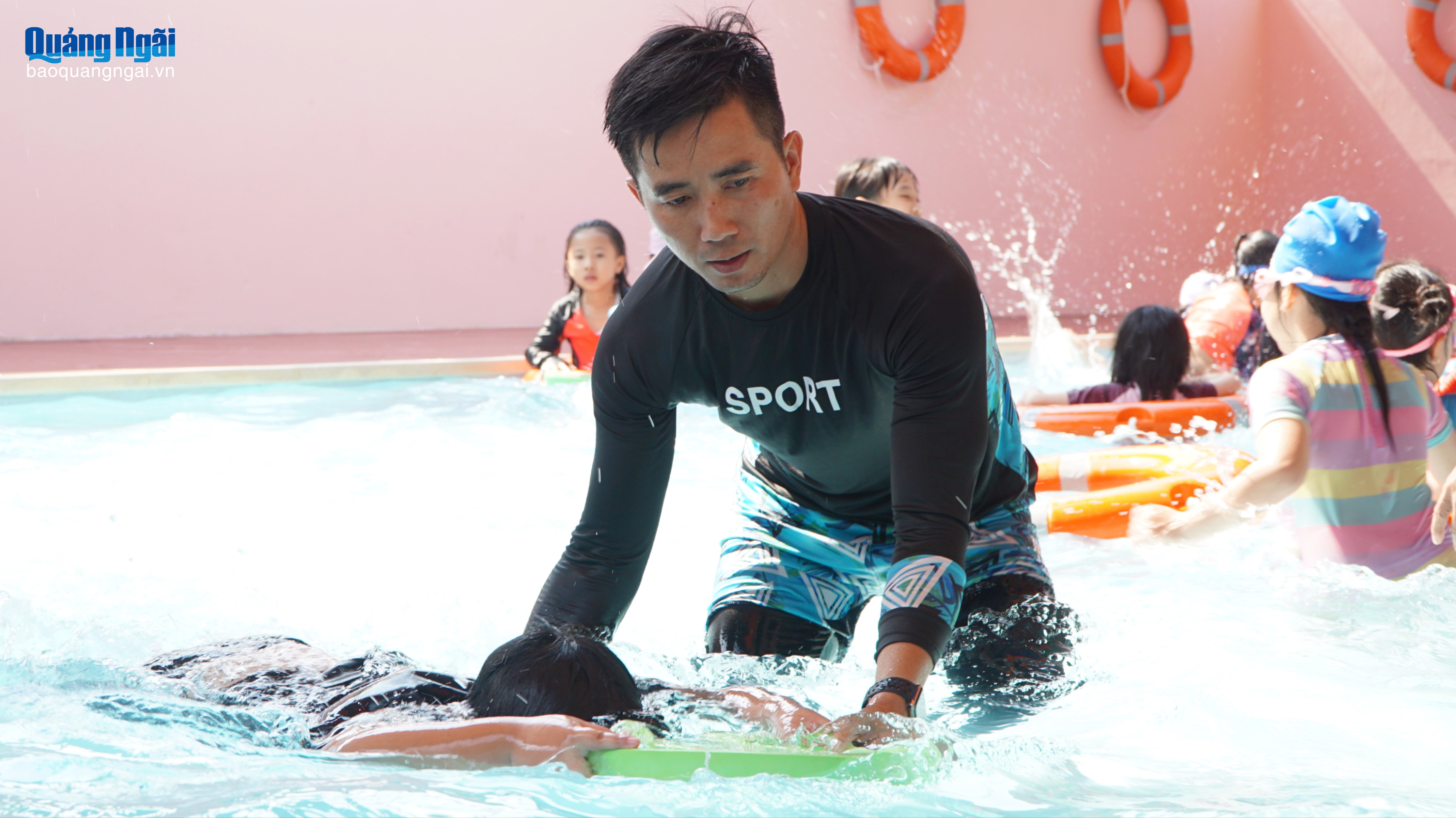 Trang bị kỹ năng phòng, chống đuối nước cho học sinh