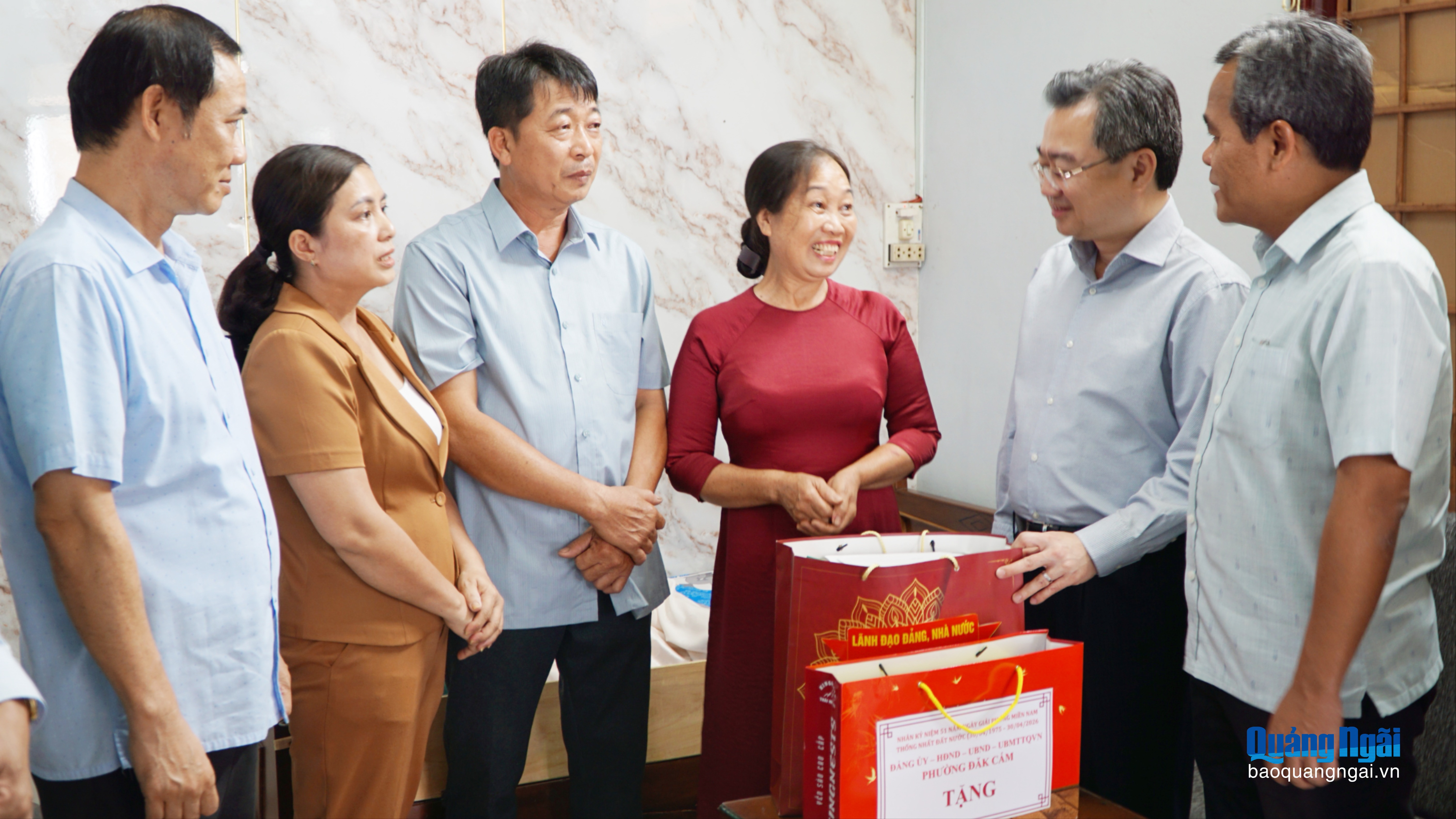 Trưởng ban Chính sách, Chiến lược Trung ương Nguyễn Thanh Nghị thăm, động viên người dân Quảng Ngãi