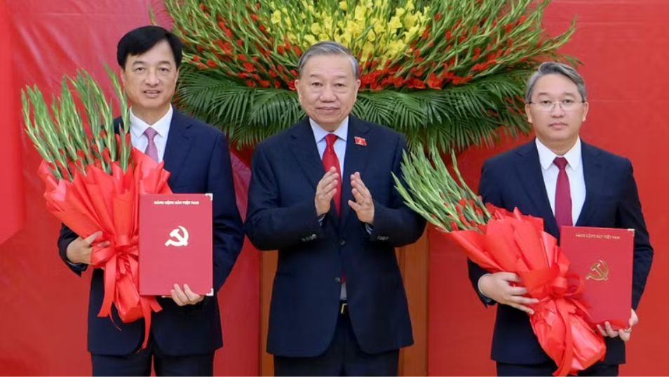 Trao các quyết định bổ nhiệm Trưởng Ban Tổ chức Trung ương, Chánh Văn phòng Trung ương Đảng