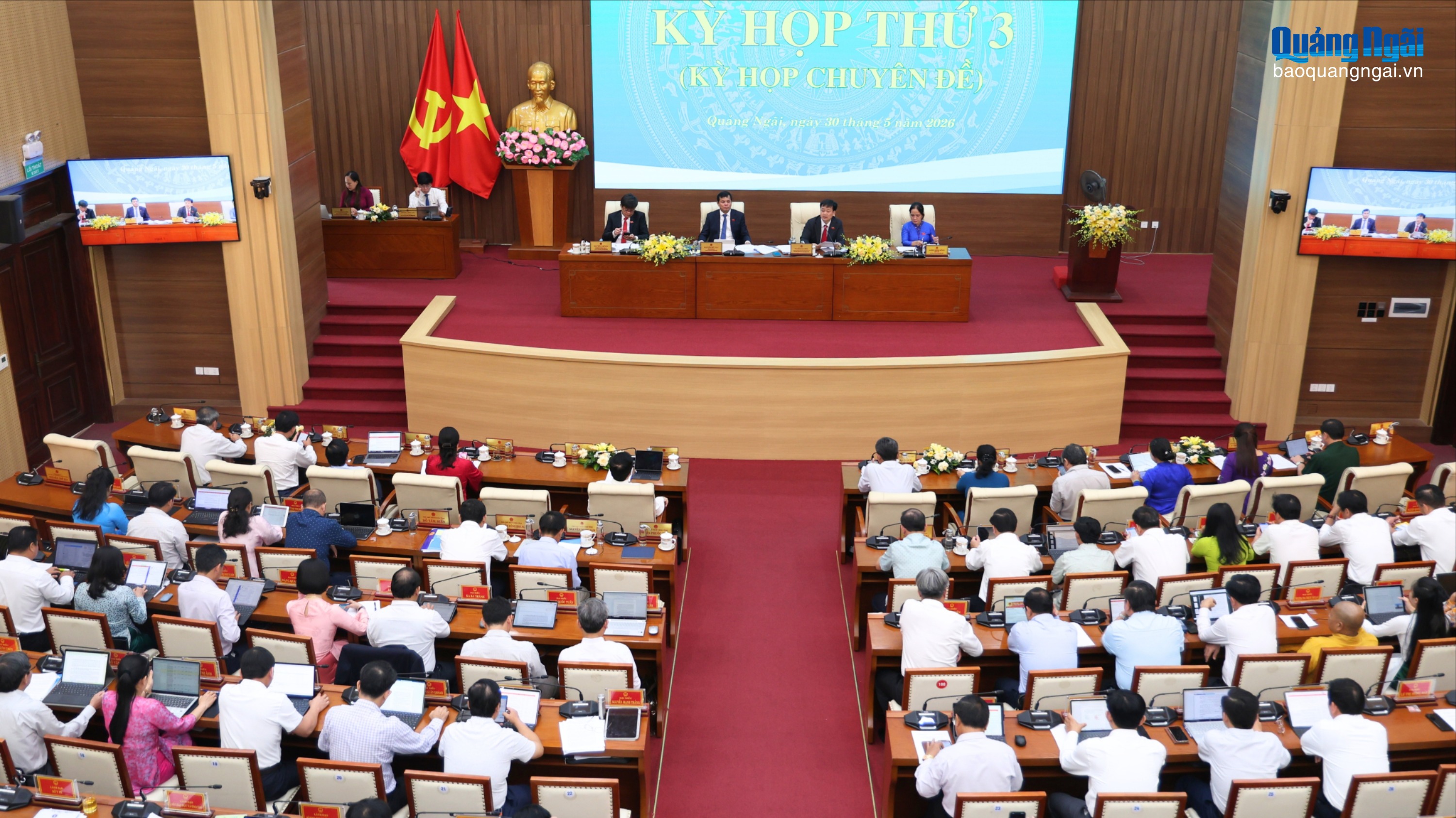 Hội đồng nhân dân tỉnh thông qua nhiều nghị quyết quan trọng