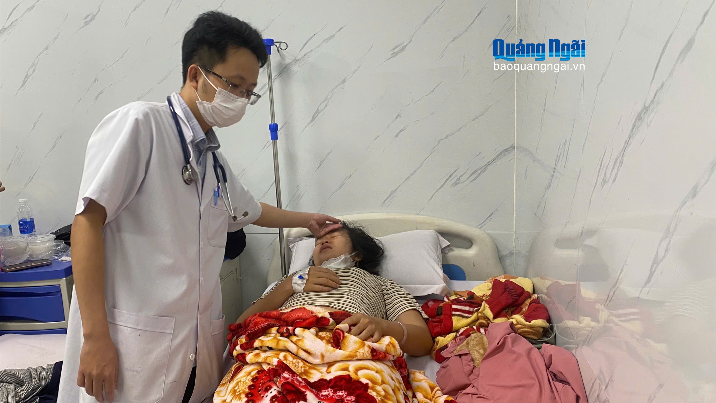 Nhiều người nhập viện nghi ngộ độc sau khi ăn bánh mì