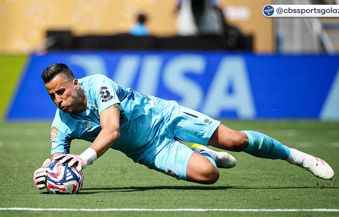 Xuất hiện cầu thủ phá kỷ lục ra sân nhiều nhất lịch sử 2 Người nhện" 44 tuổi Fabio đưa Fluminense vào tứ kết FIFA Club World Cup