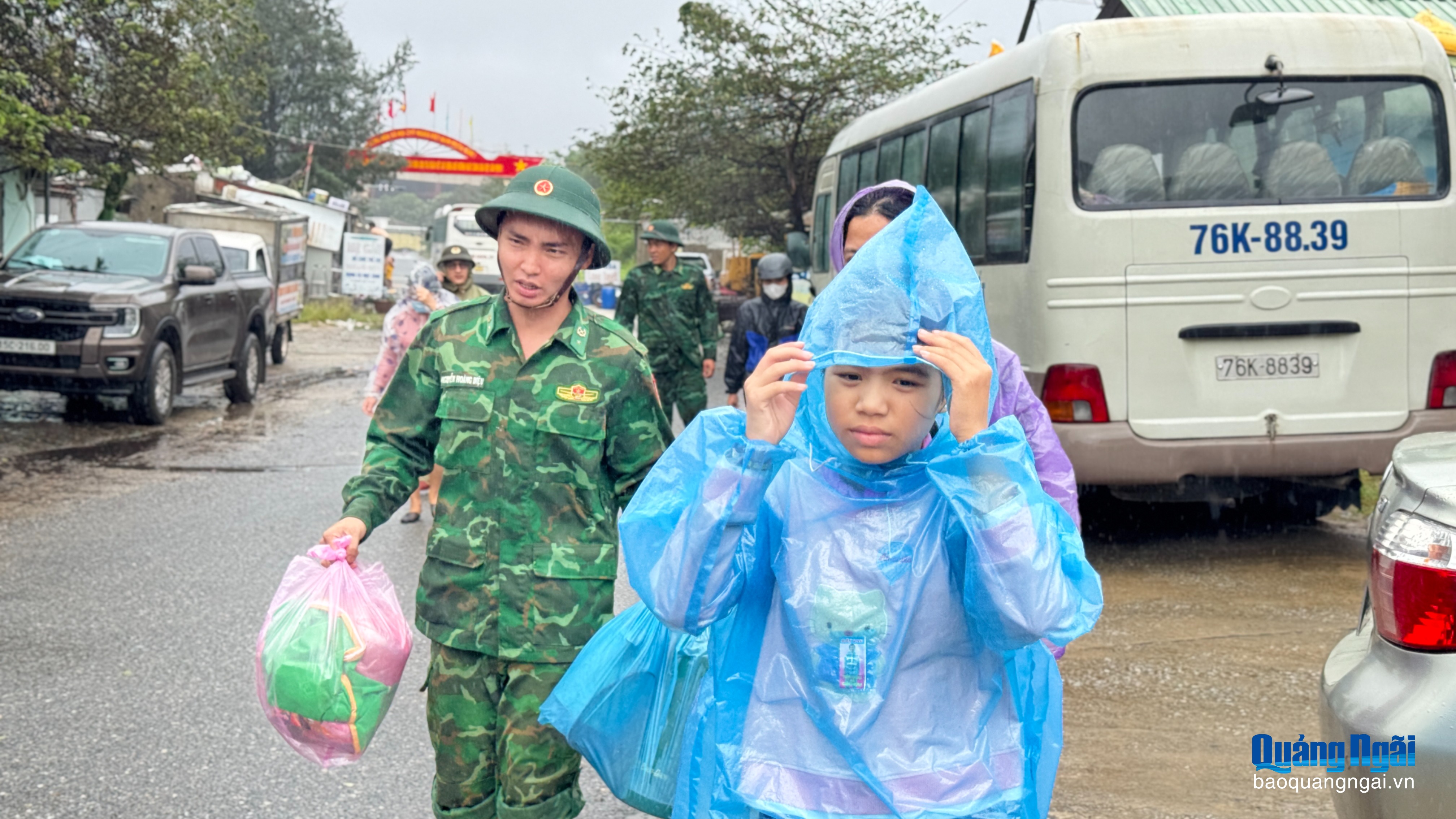 Người dân chấp hành nghiêm túc, sẵn sàng di chuyển theo hướng dẫn của chính quyền. 