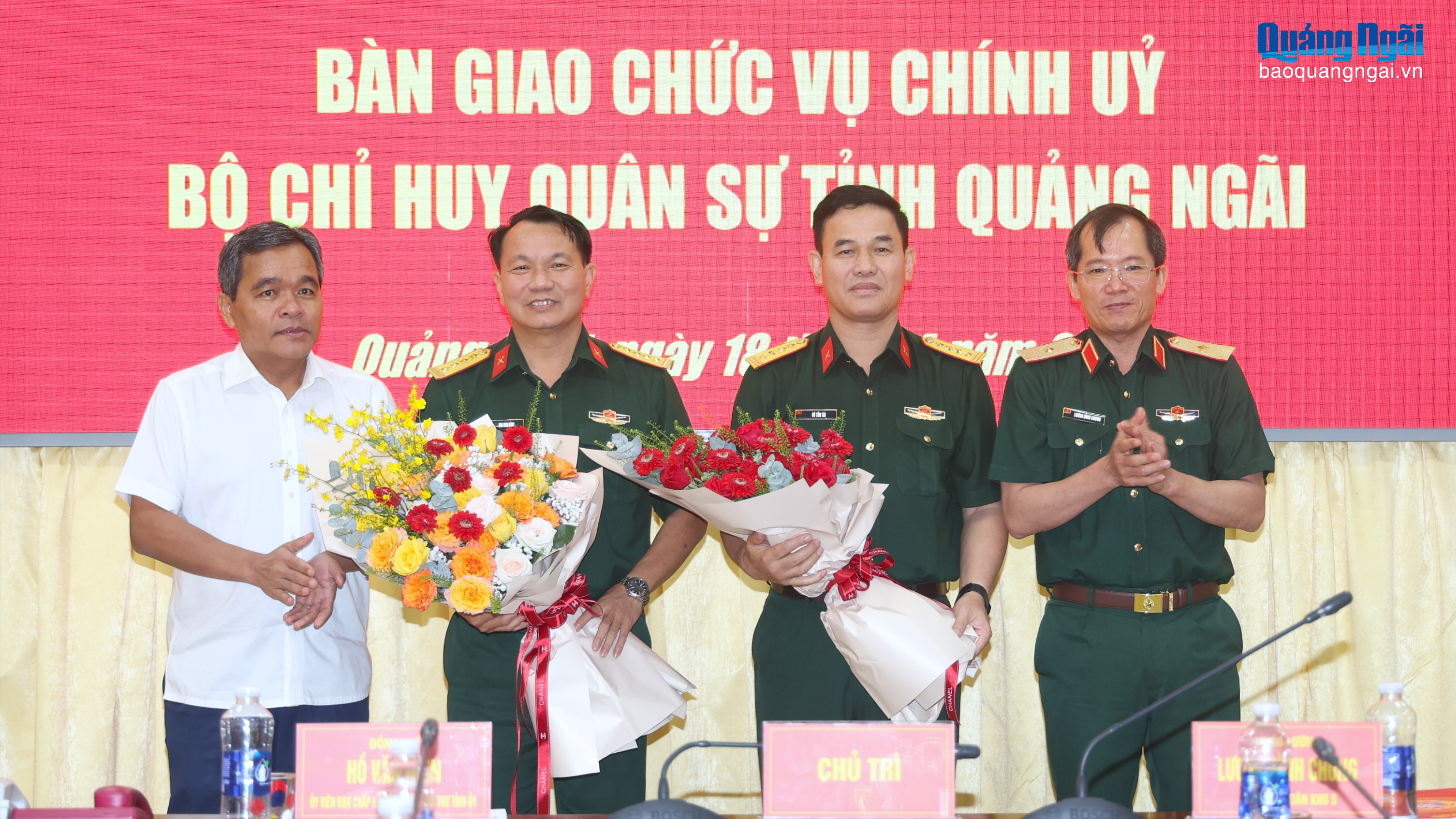 Bàn giao chức vụ Chính ủy Bộ Chỉ huy Quân sự tỉnh