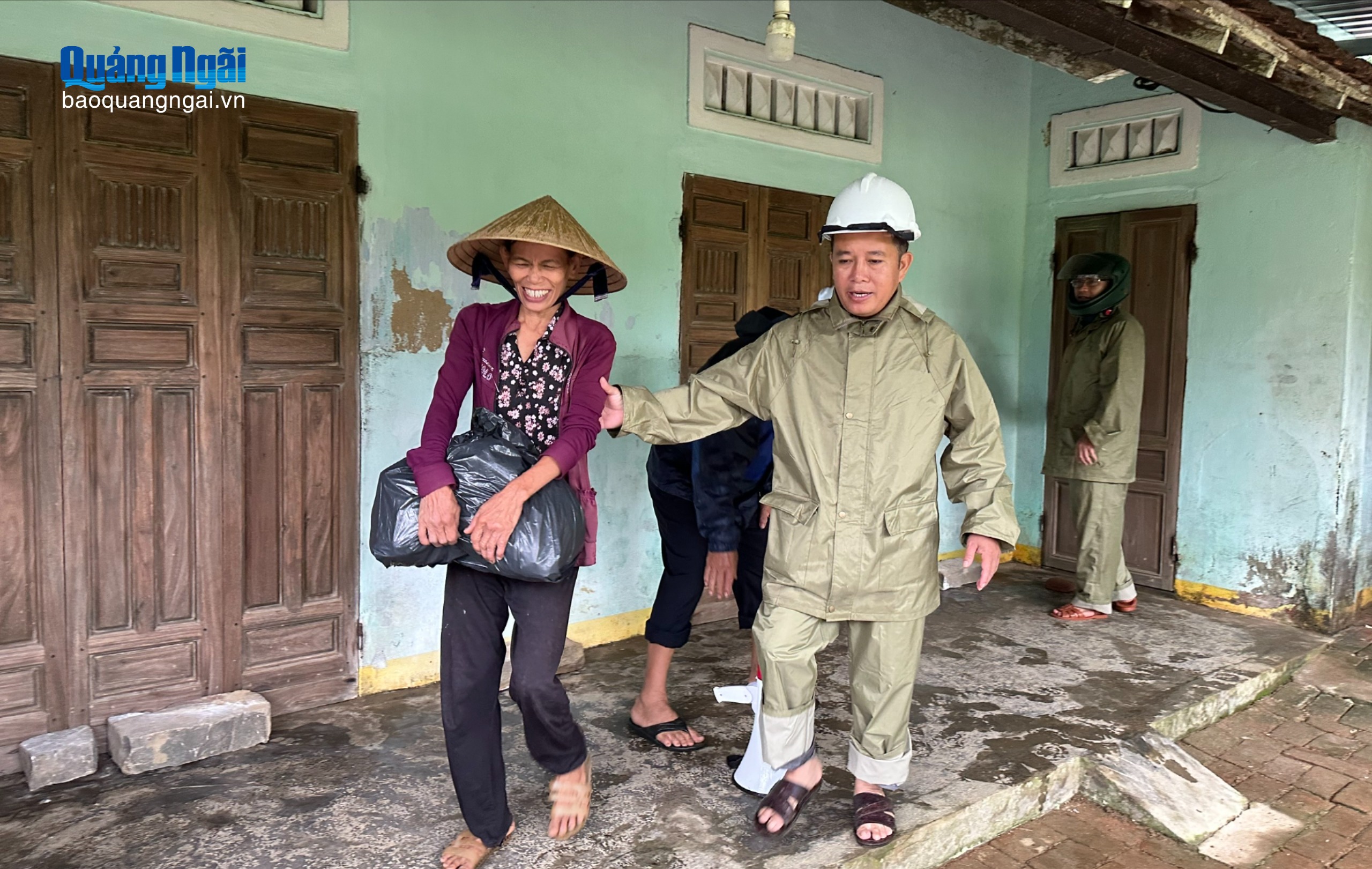 Đến 10 giờ ngày 6/11, xã Tịnh Khê đã sơ tán 100% người dân ở xóm Lân đến nơi tránh trú bão an toàn.