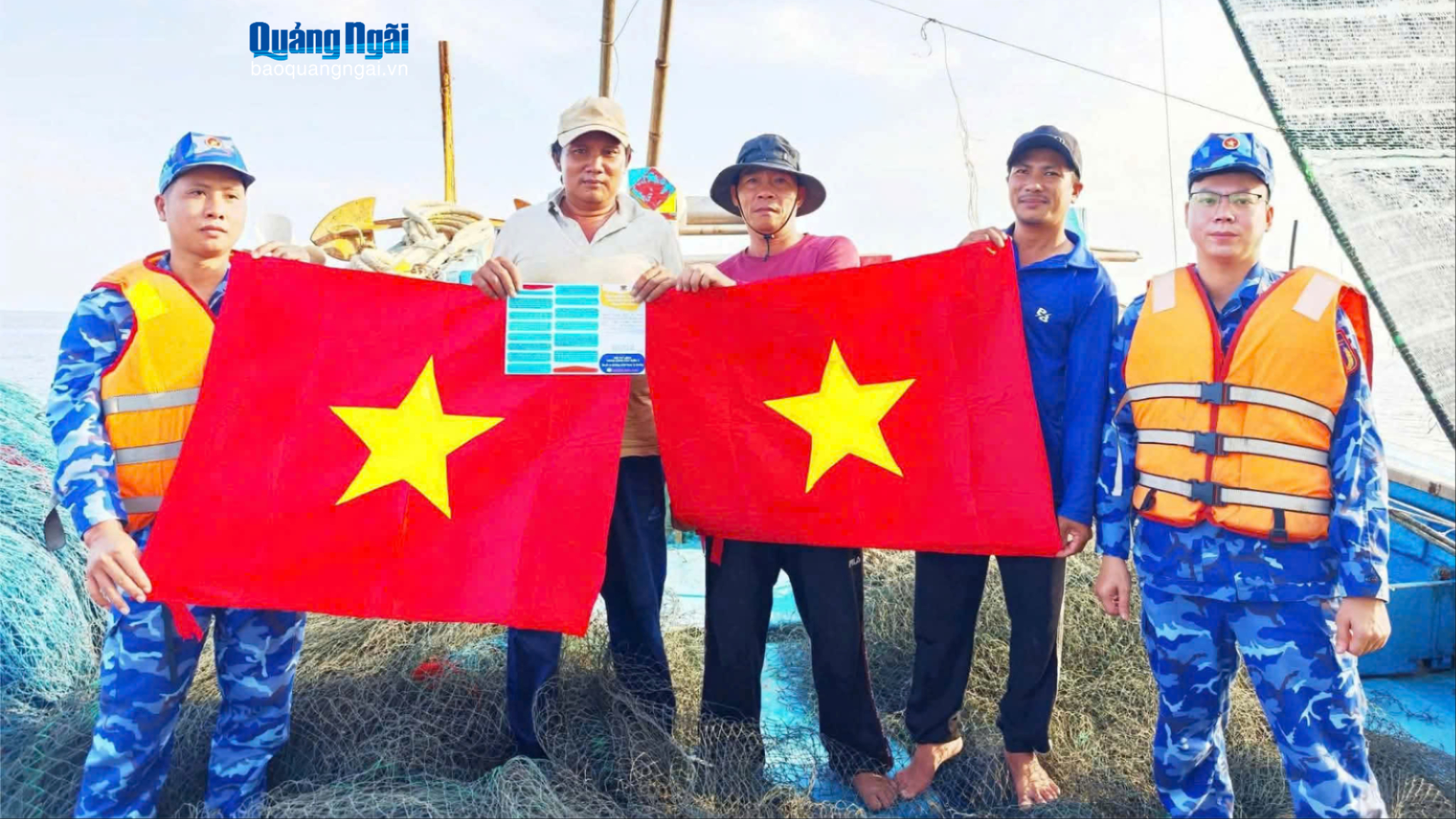 Chi bộ trên tàu cảnh sát biển: Hạt nhân lãnh đạo giữa trùng khơi