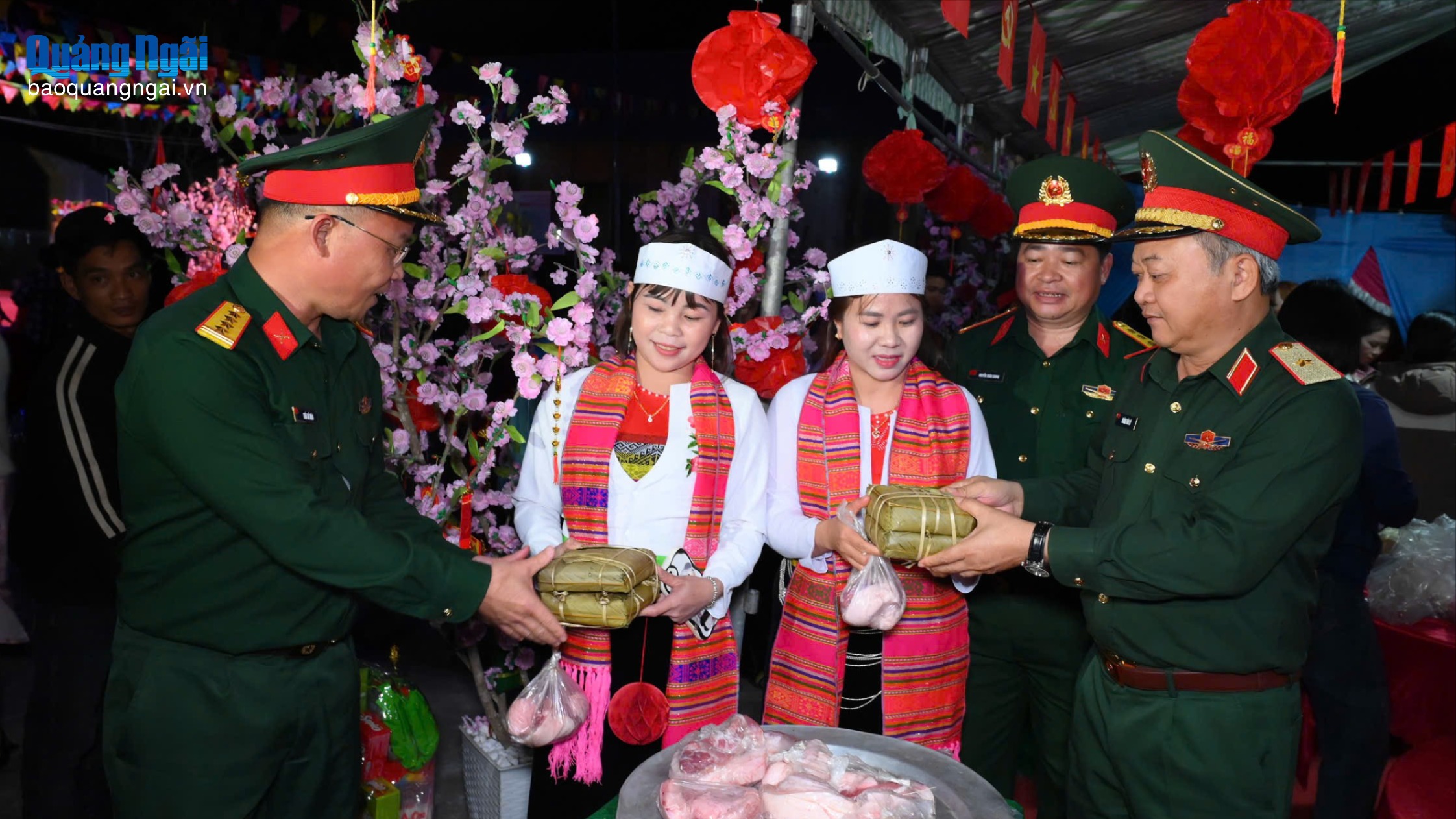 Mang xuân ấm đến vùng biên Sa Loong