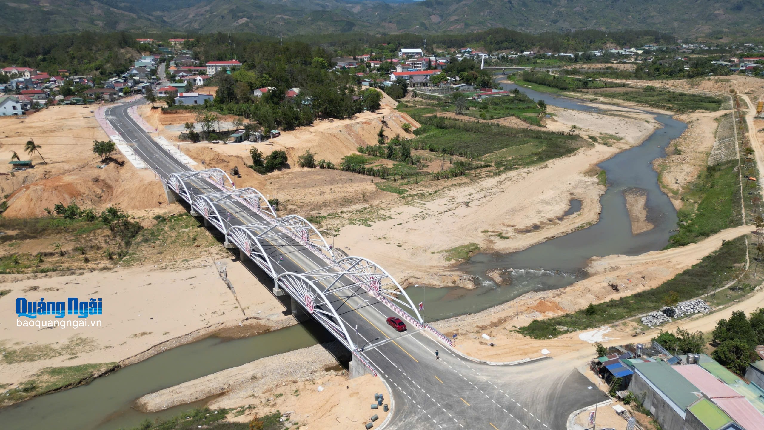 Rút khoảng cách, nối niềm vui