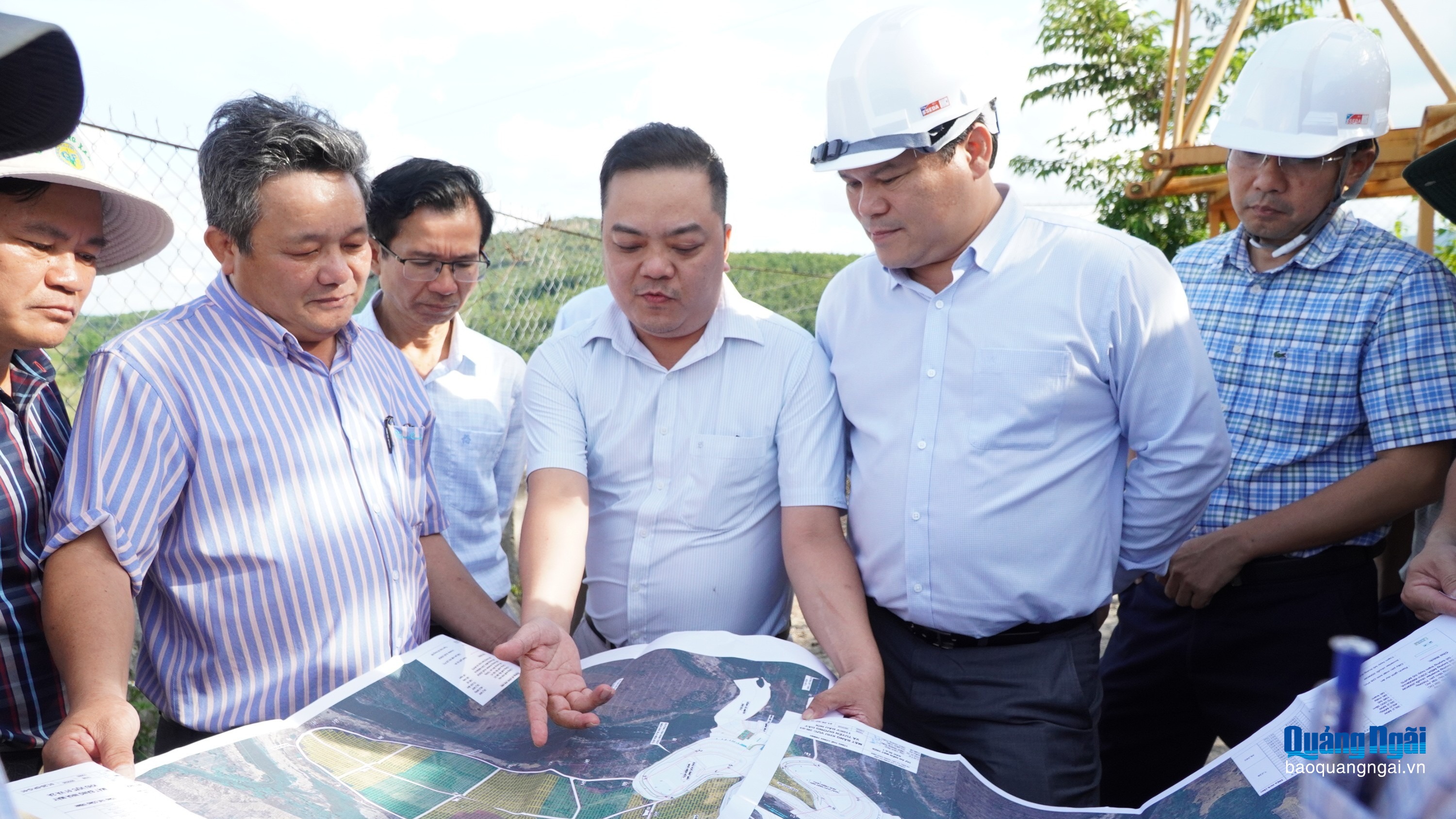 Kiểm tra thực tế các dự án điện mặt trời tại xã Đăk Rơ Wa