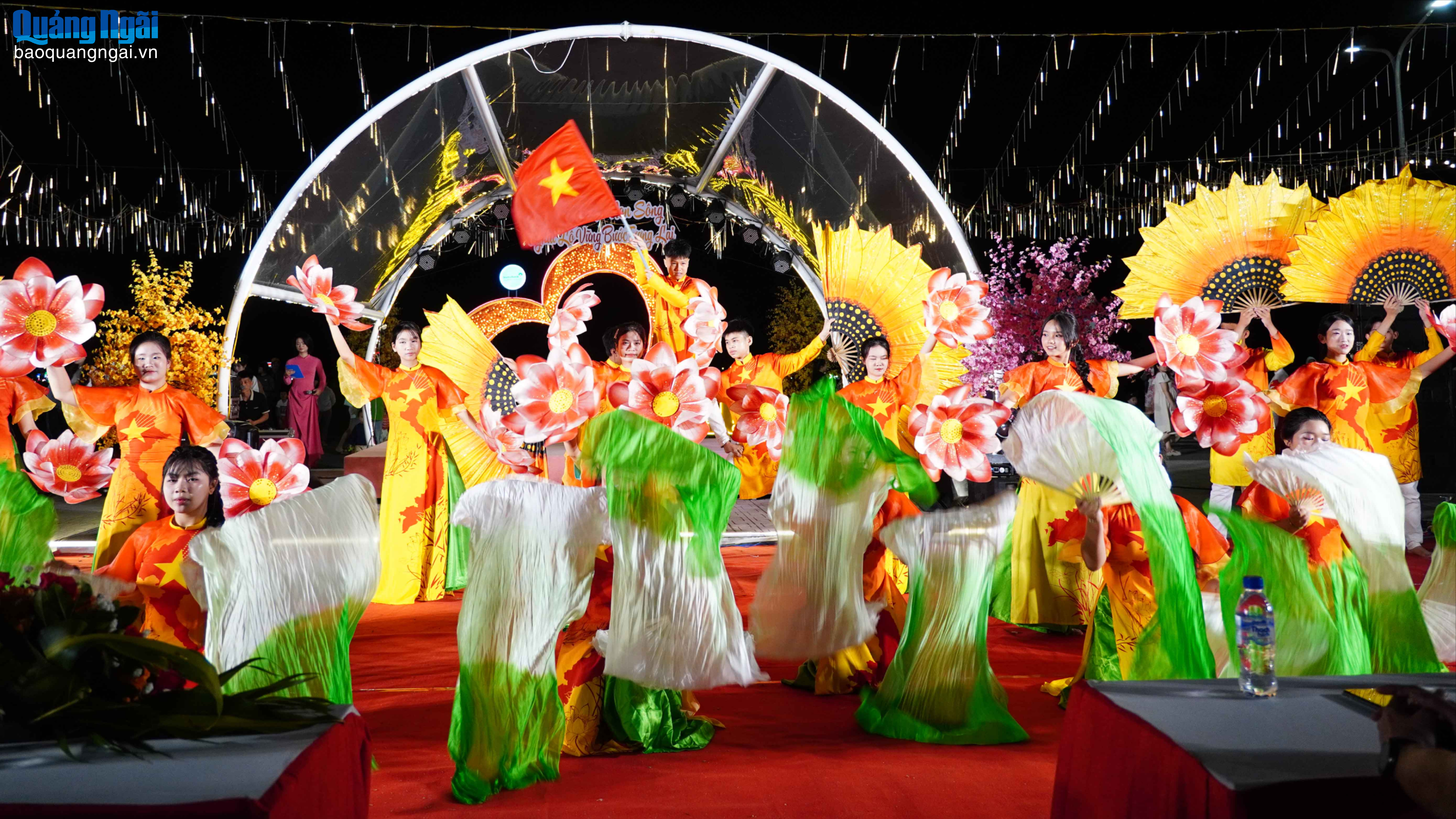 “Ngày hội non sông - Nghĩa Lộ vững bước tương lai”