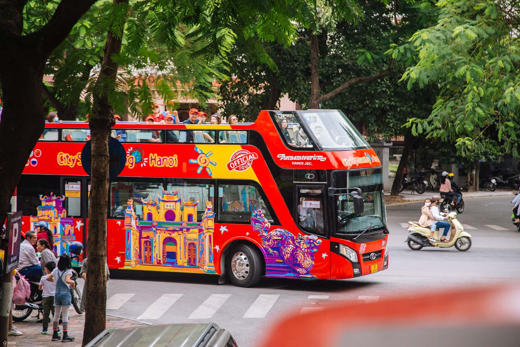 Trải nghiệm xe bus 2 tầng Hà Nội vi vu Thủ Đô cực thú vị
